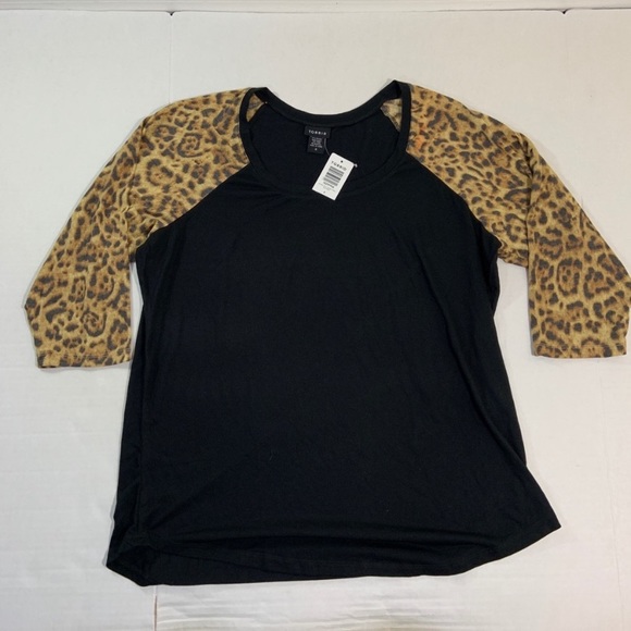 Black cheetah sleeve top